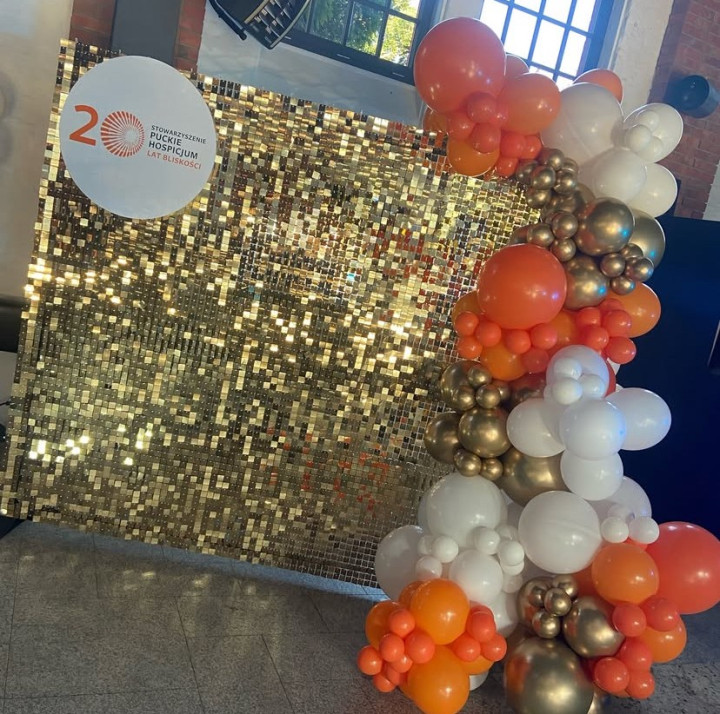 Ścianka cekinowa złota